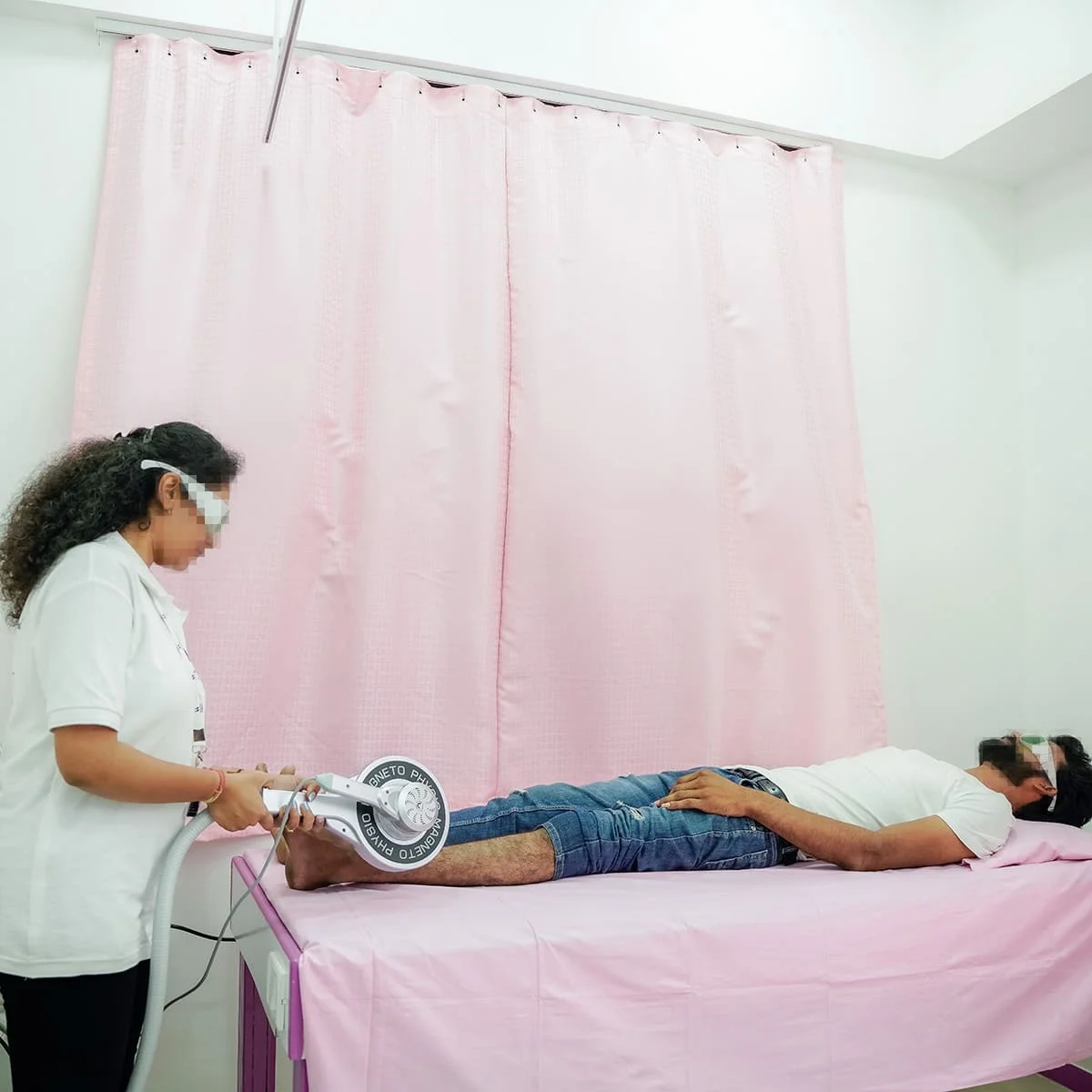 Physiotherapy treatment session in Mumbai